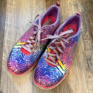 Girl’s Skechers size 3